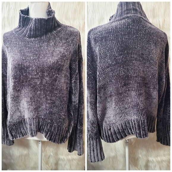 Chelsea & Theodore Sweater - Picture 1 of 1